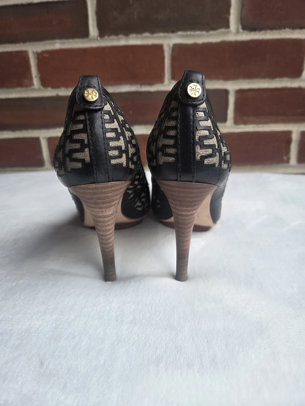 Tory Burch Black Monogram Peep Toe Leather Heels Size 7M
